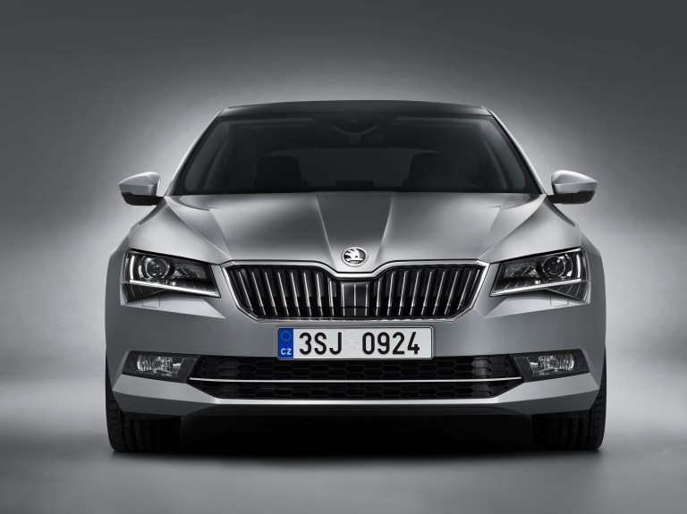 Skoda_Superb_Front_P2_Fin