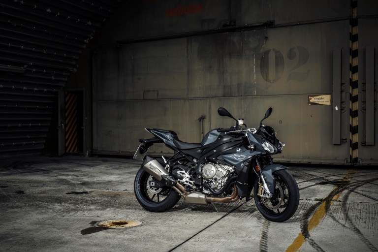 p90234096_highres_bmw-s-1000-r-10-2016