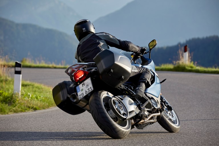 p90241382_highres_bmw-f-800-gt-11-2016