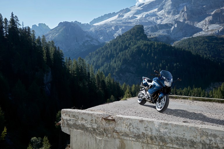 p90241406_highres_bmw-f-800-gt-11-2016