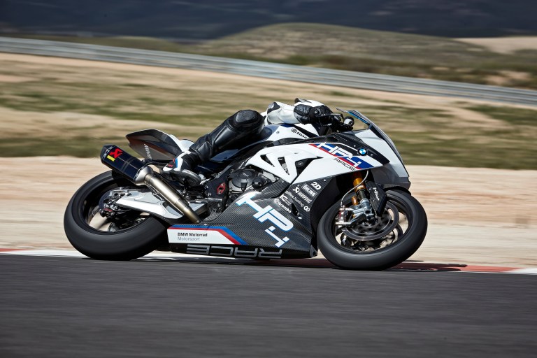 P90254386_highRes_bmw-hp4-race-04-2017