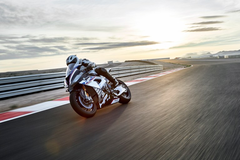 P90254388_highRes_bmw-hp4-race-04-2017