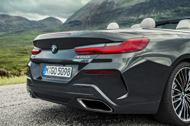 P90327632_highRes_the-new-bmw-8-series