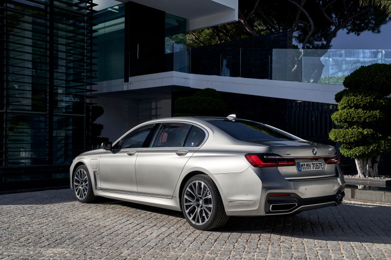BMW 745Le xDrive_12