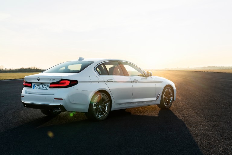 P90389061_highRes_the-new-bmw-540i-sed