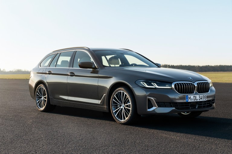 P90389092_highRes_the-new-bmw-530i-tou