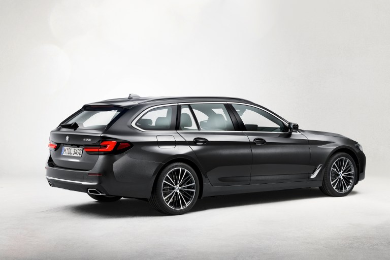 P90389099_highRes_the-new-bmw-530i-tou